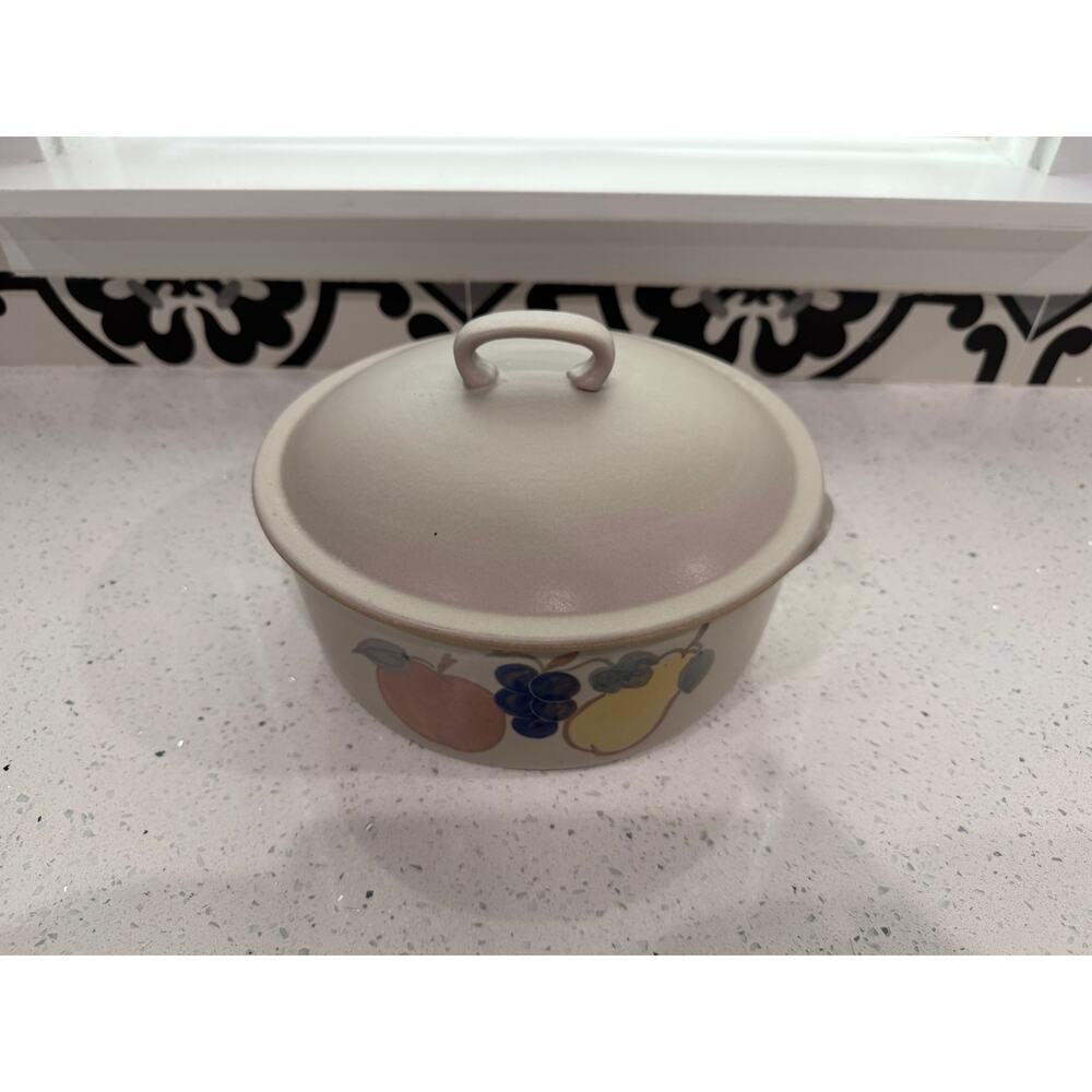 Chatham Pottery 1.5qt Country Harvest Crock w/ Lid - Picture 2 of 5
